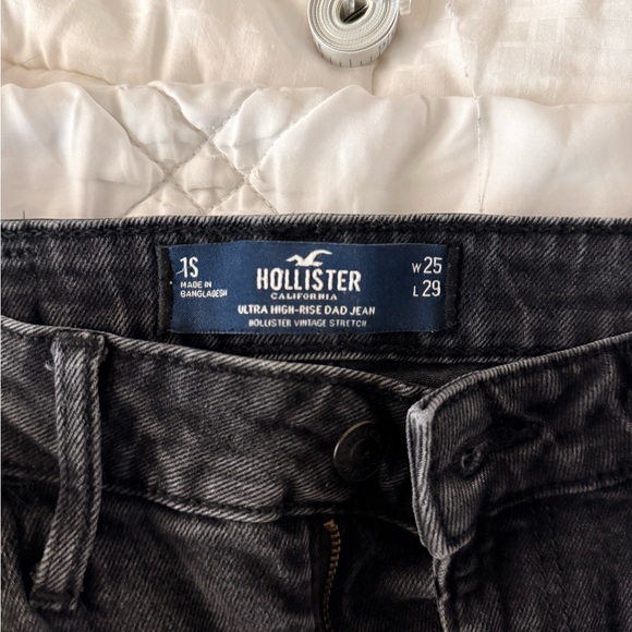 Hollister Women's High Rise Black Jeans - Picture 4 of 4